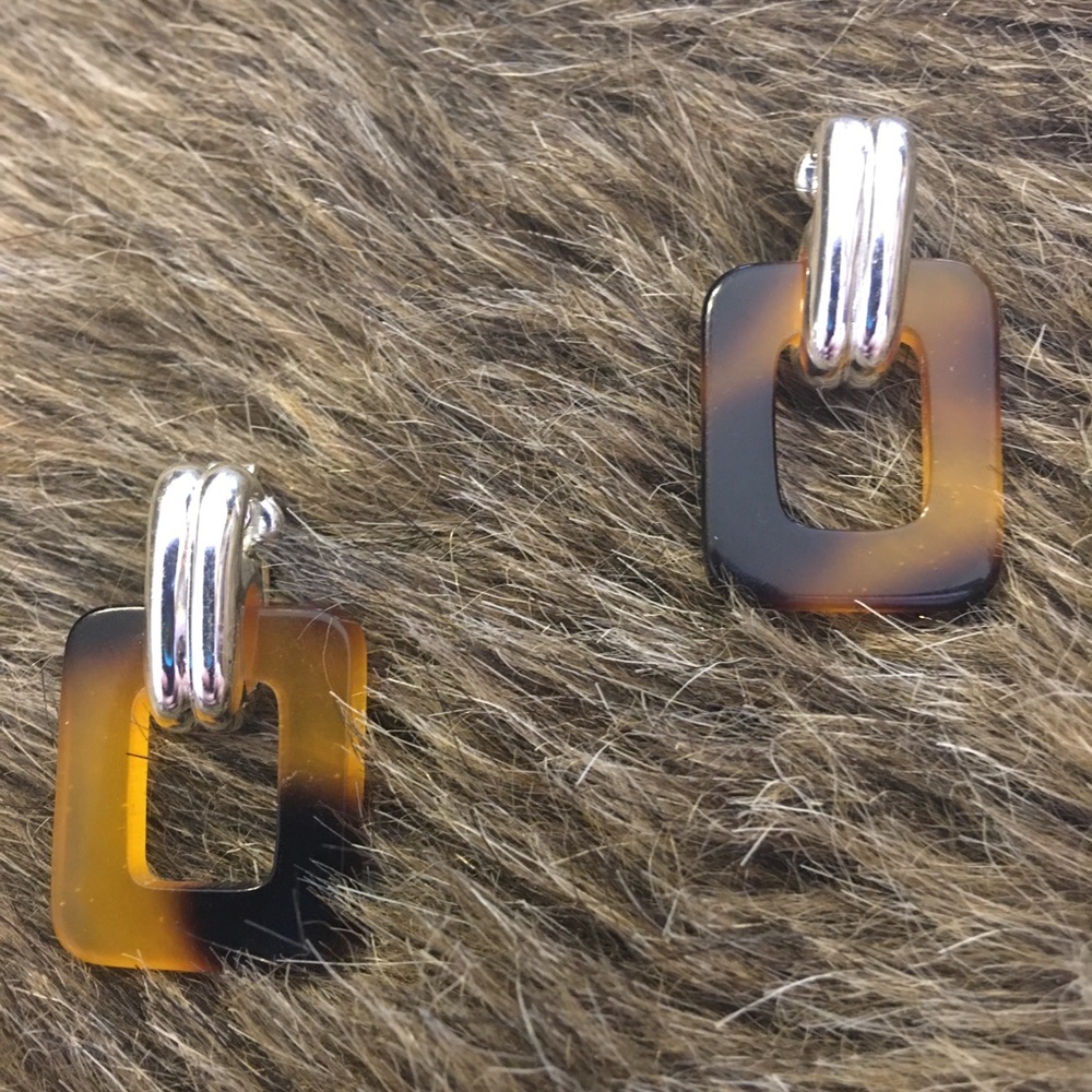 Vintage faux tortoise silver tone clip on earrings